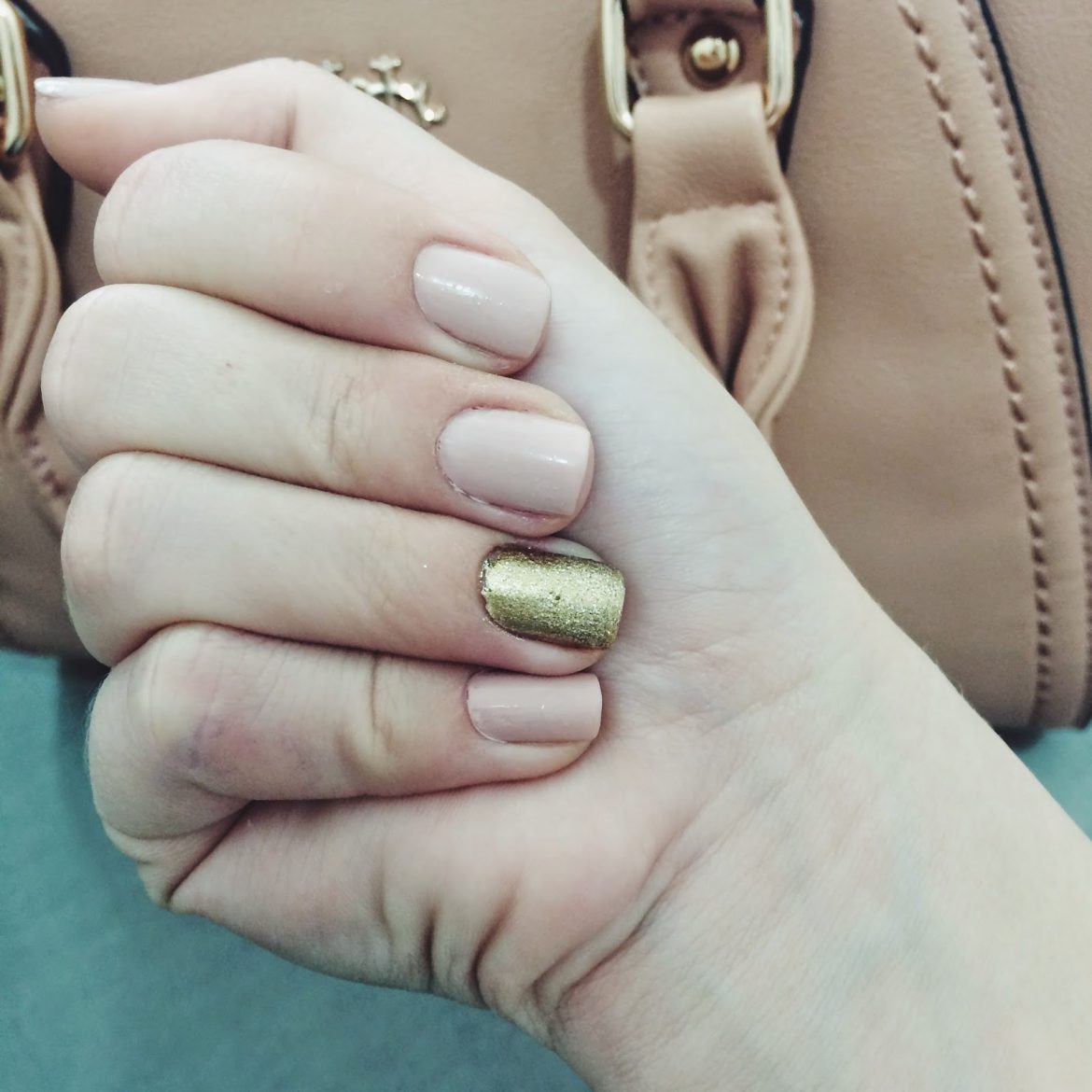 Unha da Semana – Dourado e Nude